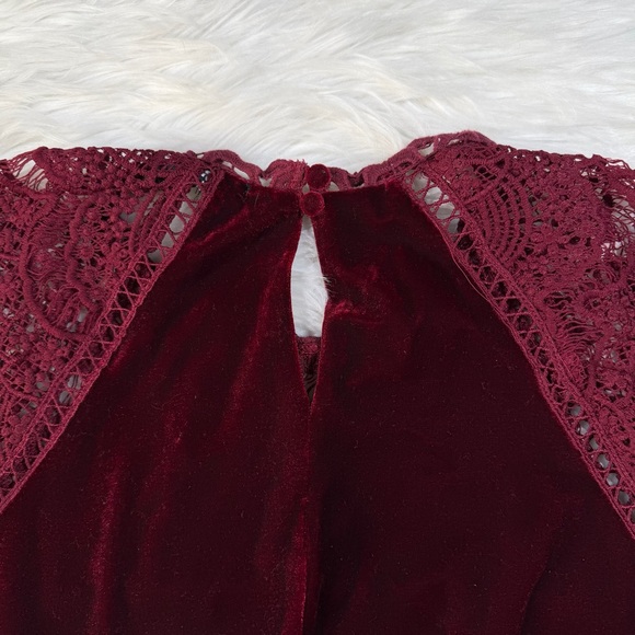 NWT Lulus Who's Who Crocheted Lace Velvet Shift Dress - Picture 10 of 10